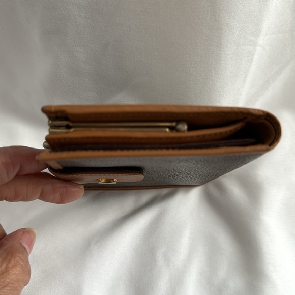 CELINE Vintage Compact Leather KISS -Lock 4”x3 1/2” - Picture 8 of 11